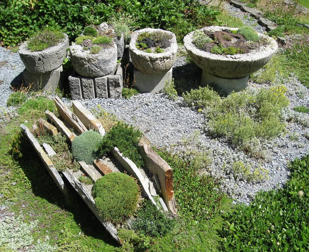 Чешская скалка и каменные кашпо