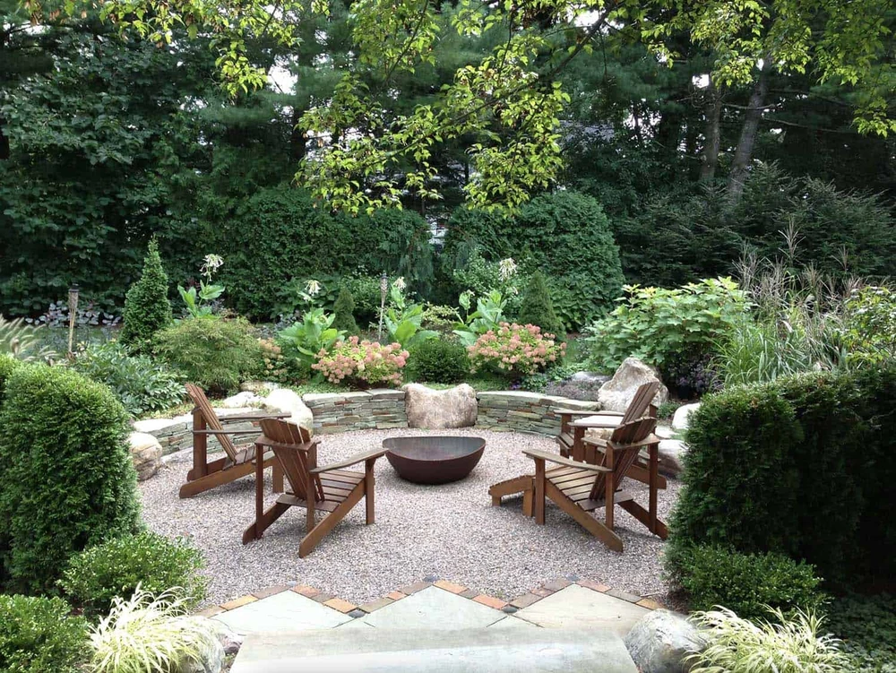 отдельная зона для отдыха с кострищем