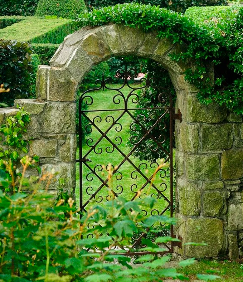 Каменная арка для декора сада