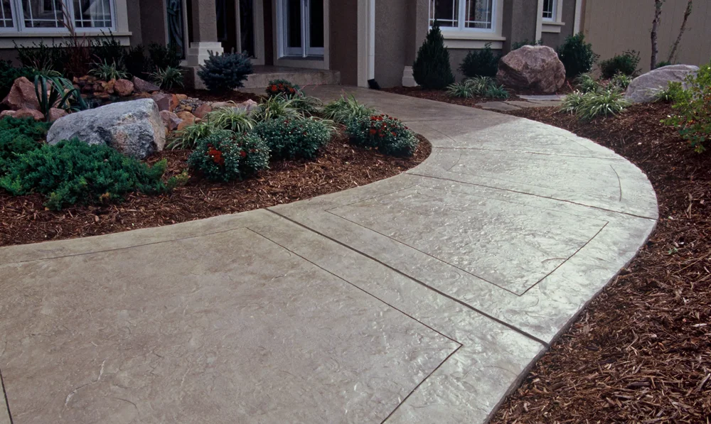 гладкая дорожка из бетона