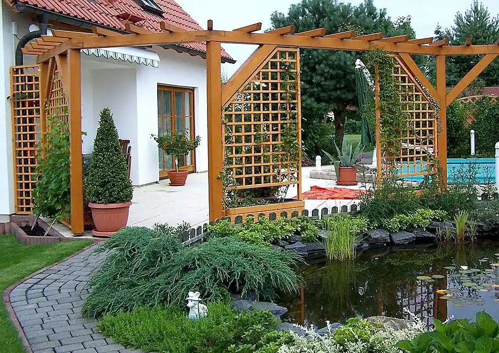 Шпалеры в виде единой конструкции в ландшафтном дизайне вашего сада